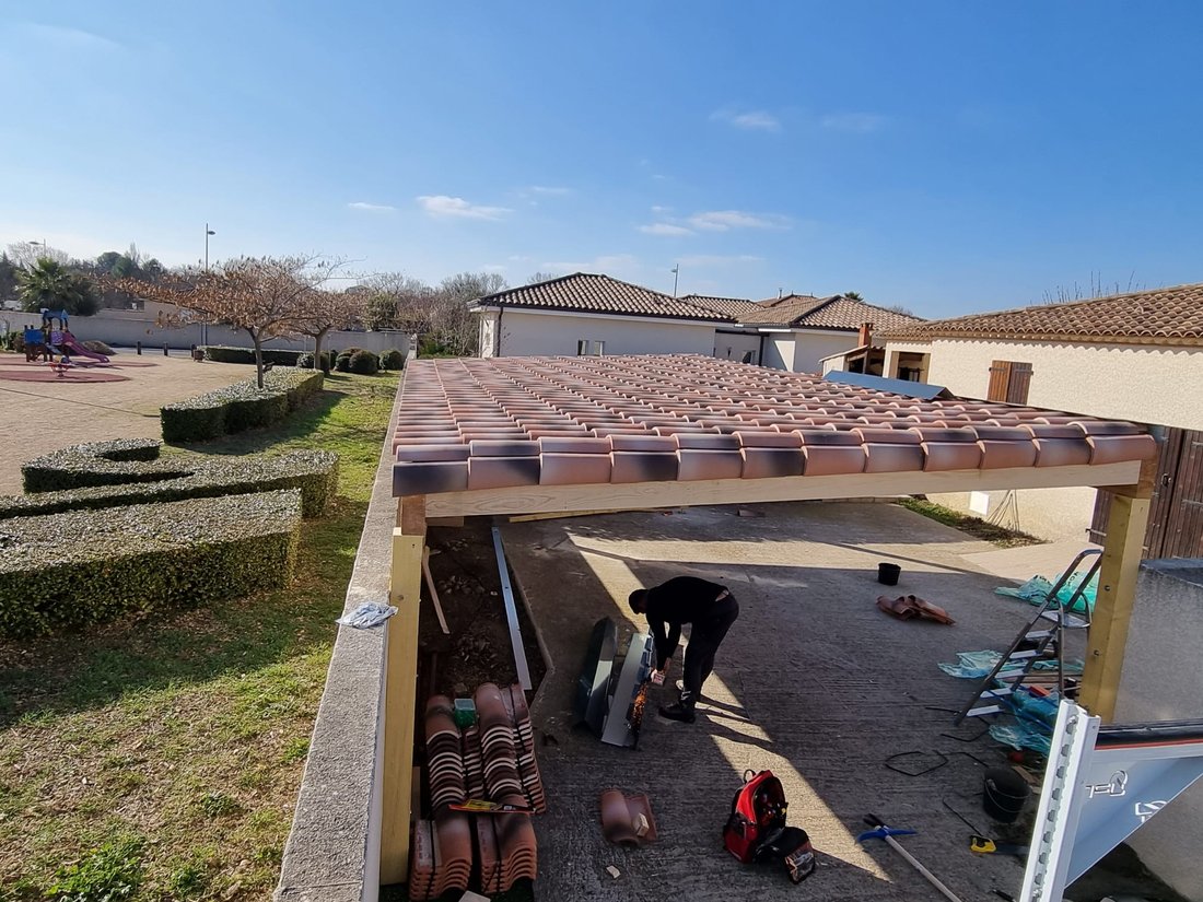Carport en tuiles construit par Couvreur Rénovation Toiture